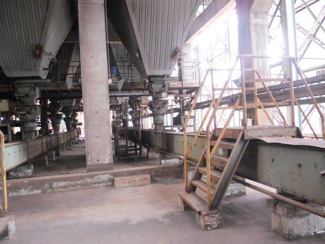 寶鋼股份高爐1#礦槽雙層閥、插板閥刮板機(jī)、斗提機(jī)